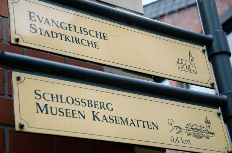 Wegweiser direkt an unserem Haus. Wegweiser direkt an unserem Haus.